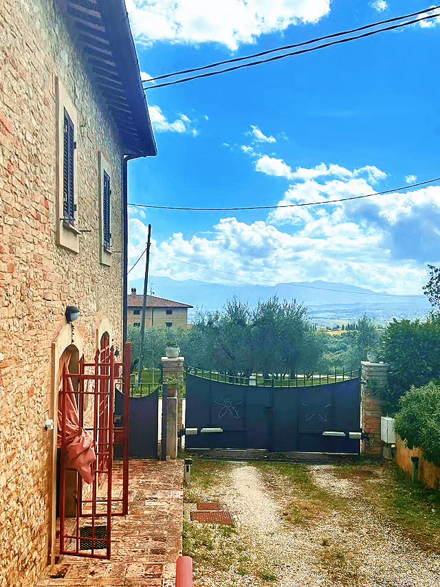 Finestra con vista sulle colline